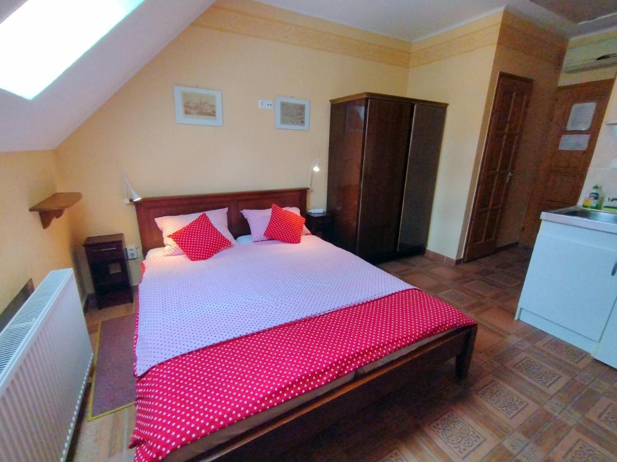 Burg Apartmanház Gyula Exteriér fotografie