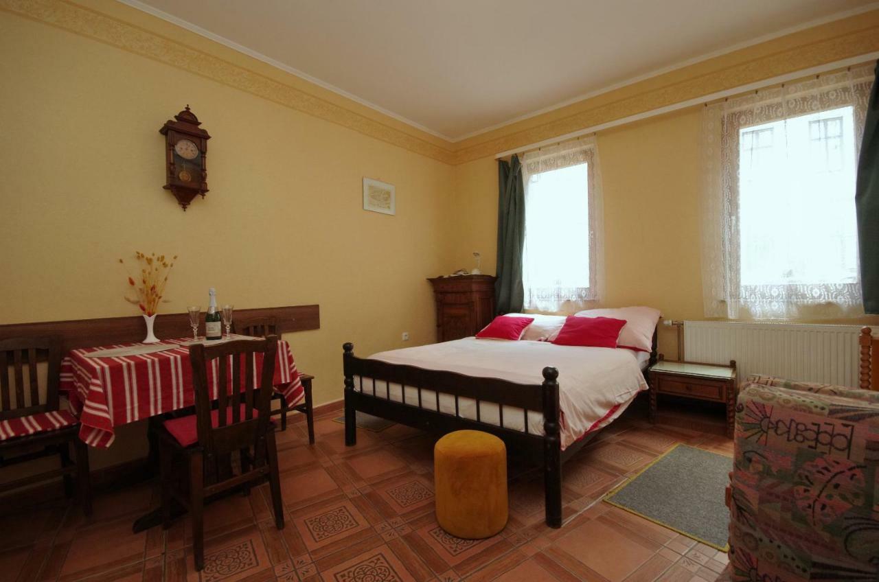 Burg Apartmanház Gyula Exteriér fotografie